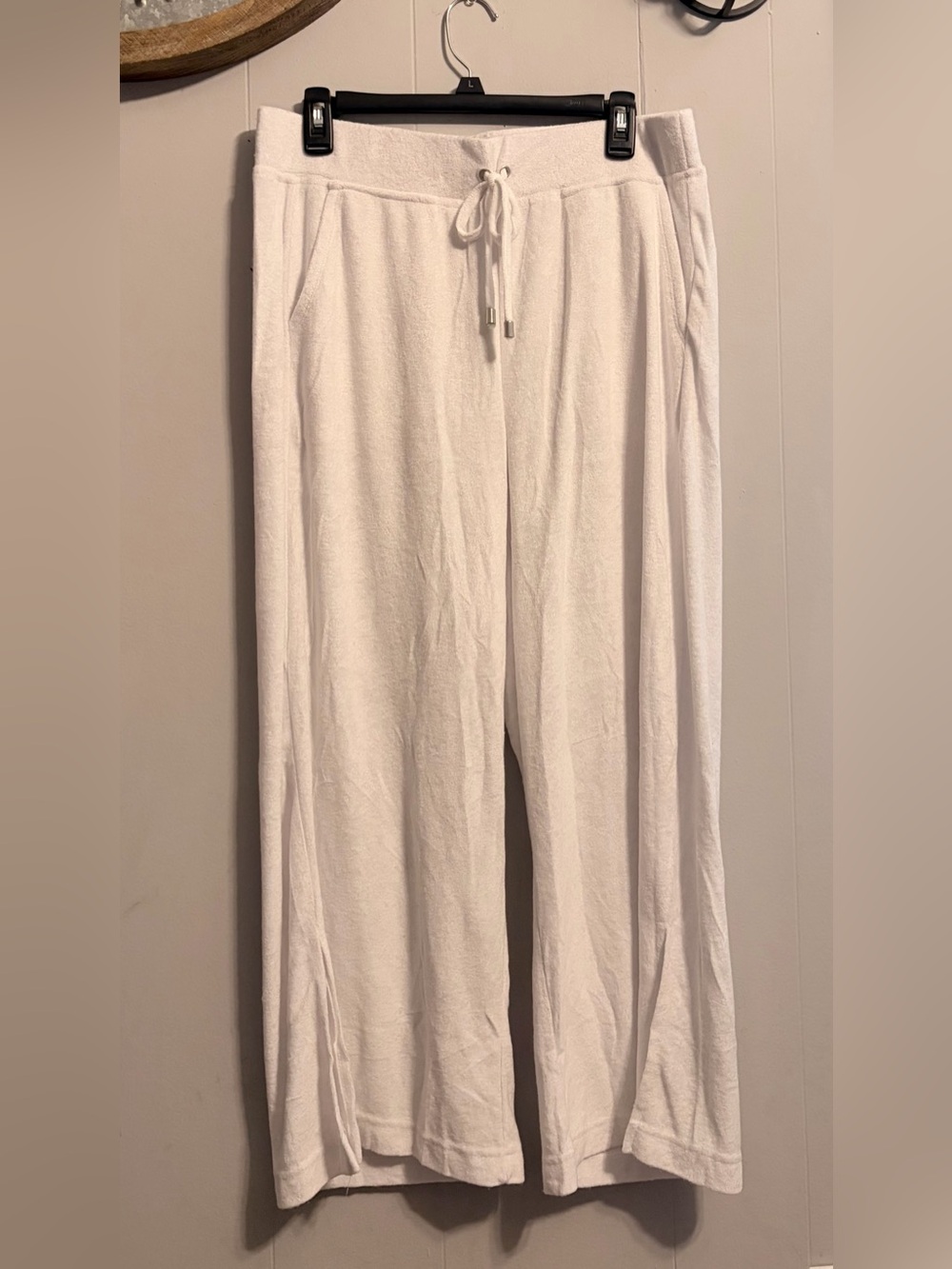 Cable & Gauge White V-Neck Hooded Lounge Top & Bottom Terry Cloth - Picture 6 of 10